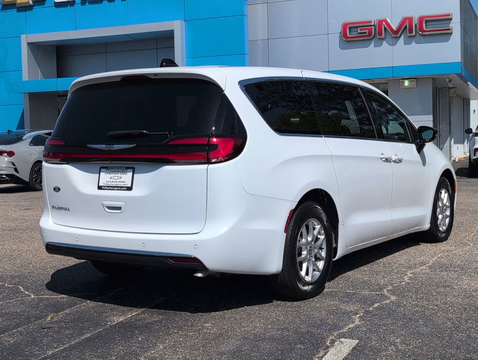Used 2025 Chrysler Pacifica Select image 6