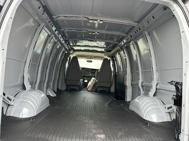 New 2026 GMC Savana 2500 Extended w/ Driver Convenience Package RWD image 28