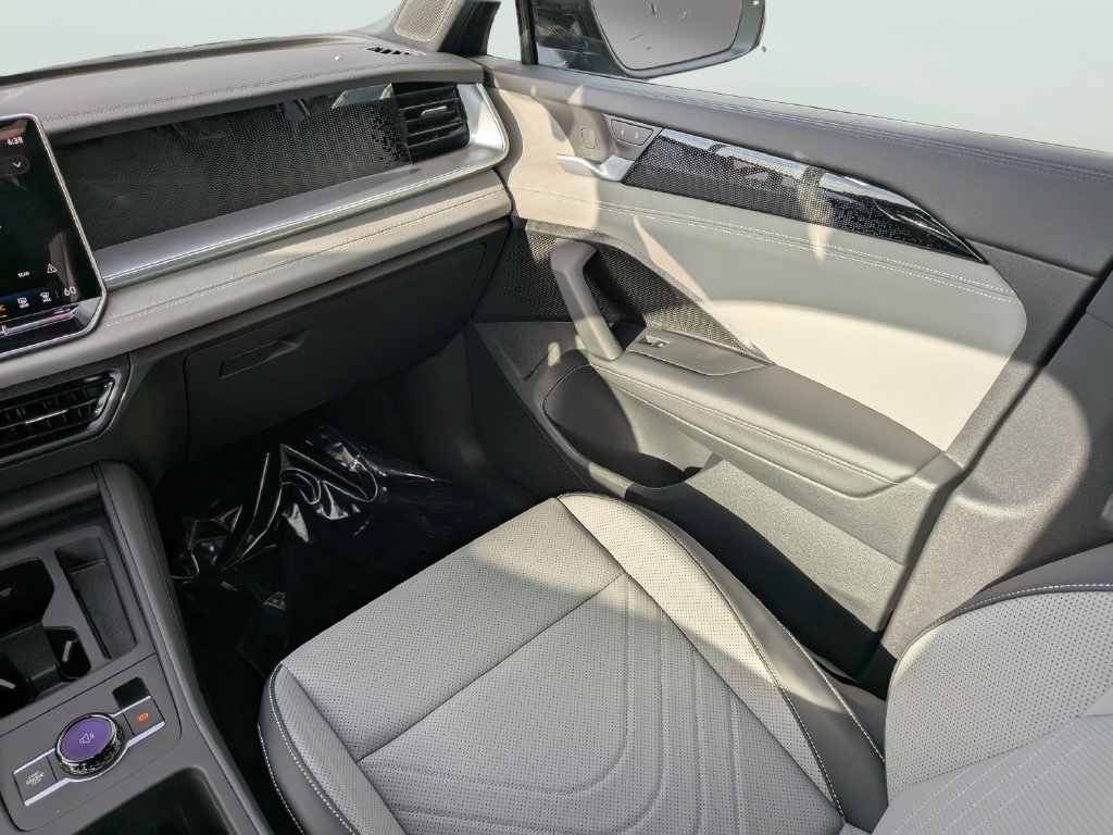 New 2026 Volkswagen Tiguan SE R-Line FWD image 13