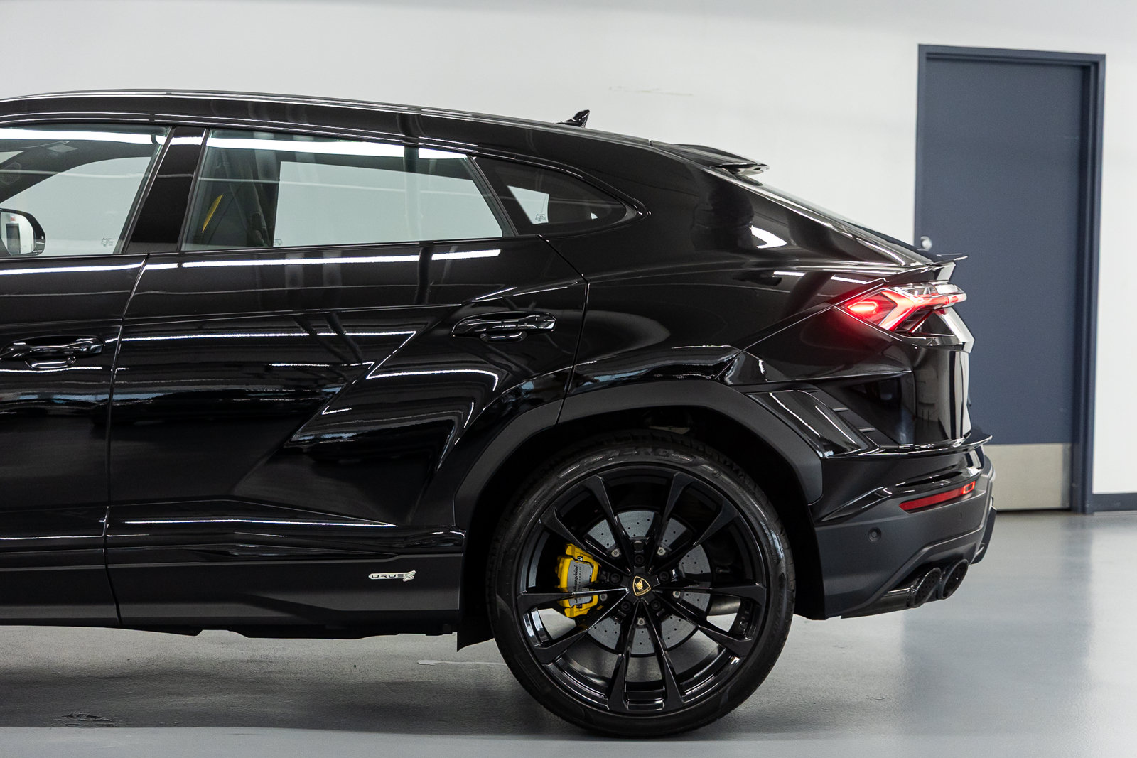 Used 2024 Lamborghini Urus S AWD/4WD image 12