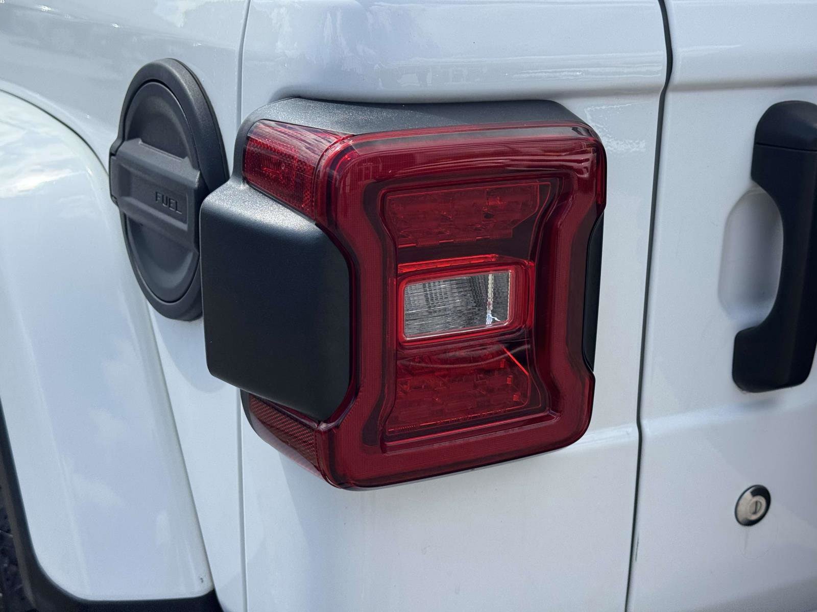 Used 2020 Jeep Wrangler Unlimited Sahara AWD/4WD image 11