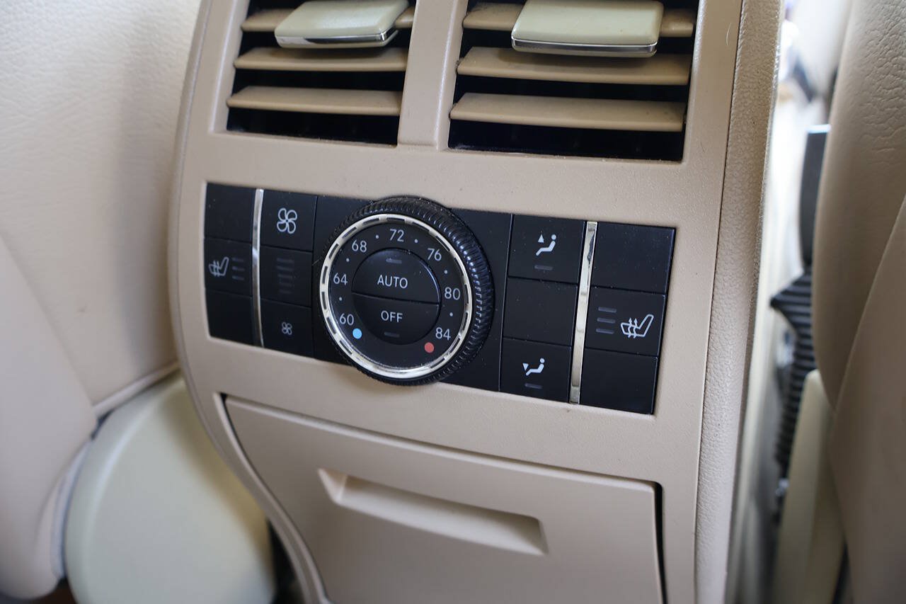 Used 2011 Mercedes-Benz GL 550 4MATIC image 31