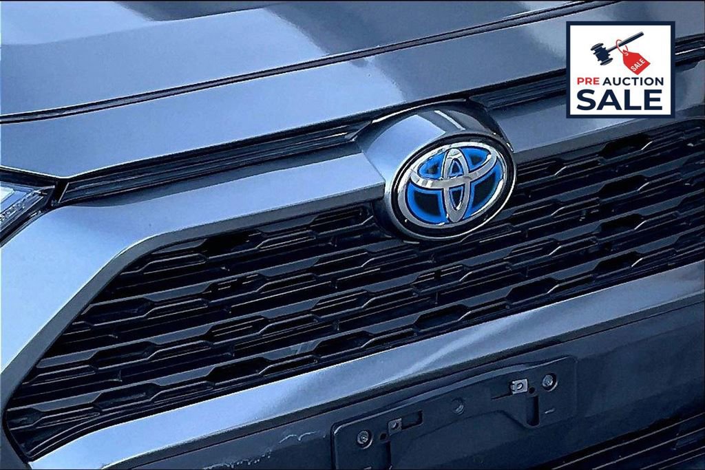 Used 2024 Toyota RAV4 XLE AWD/4WD image 30