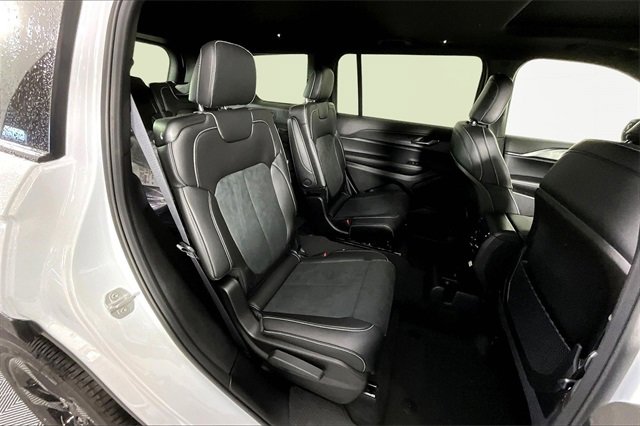 New 2025 Jeep Grand Cherokee L Altitude image 10