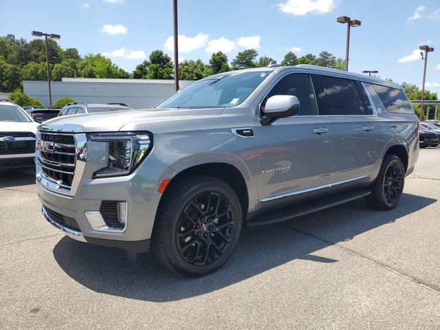 Used 2023 GMC Yukon XL SLT w/ SLT Premium Package AWD/4WD image 3