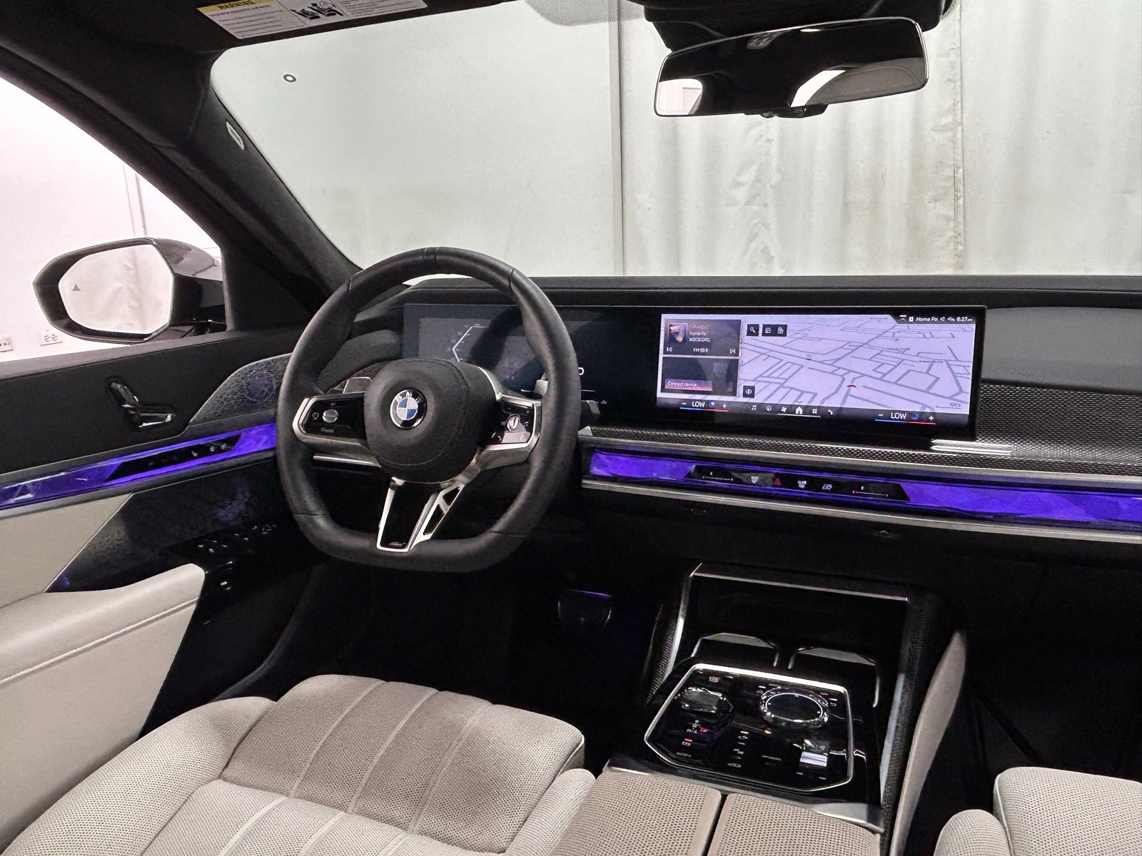 Used 2025 BMW 760i xDrive w/ Premium Package image 10