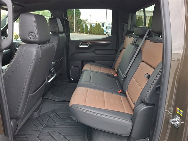 Used 2023 Chevrolet Silverado 1500 High Country image 10