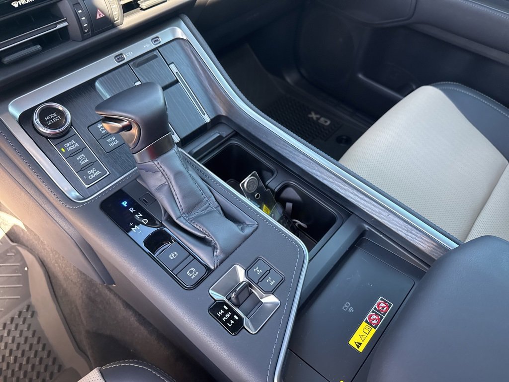 Used 2025 Lexus GX 550 image 34