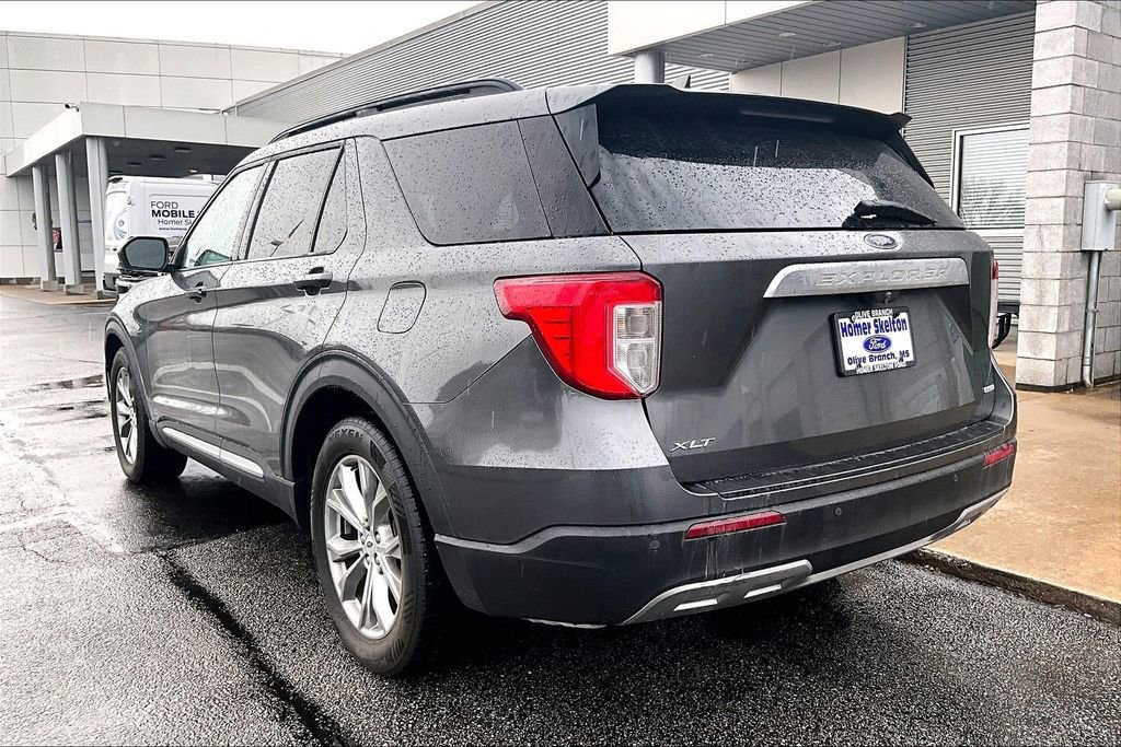 Used 2020 Ford Explorer XLT w/ Equipment Group 202A image 3