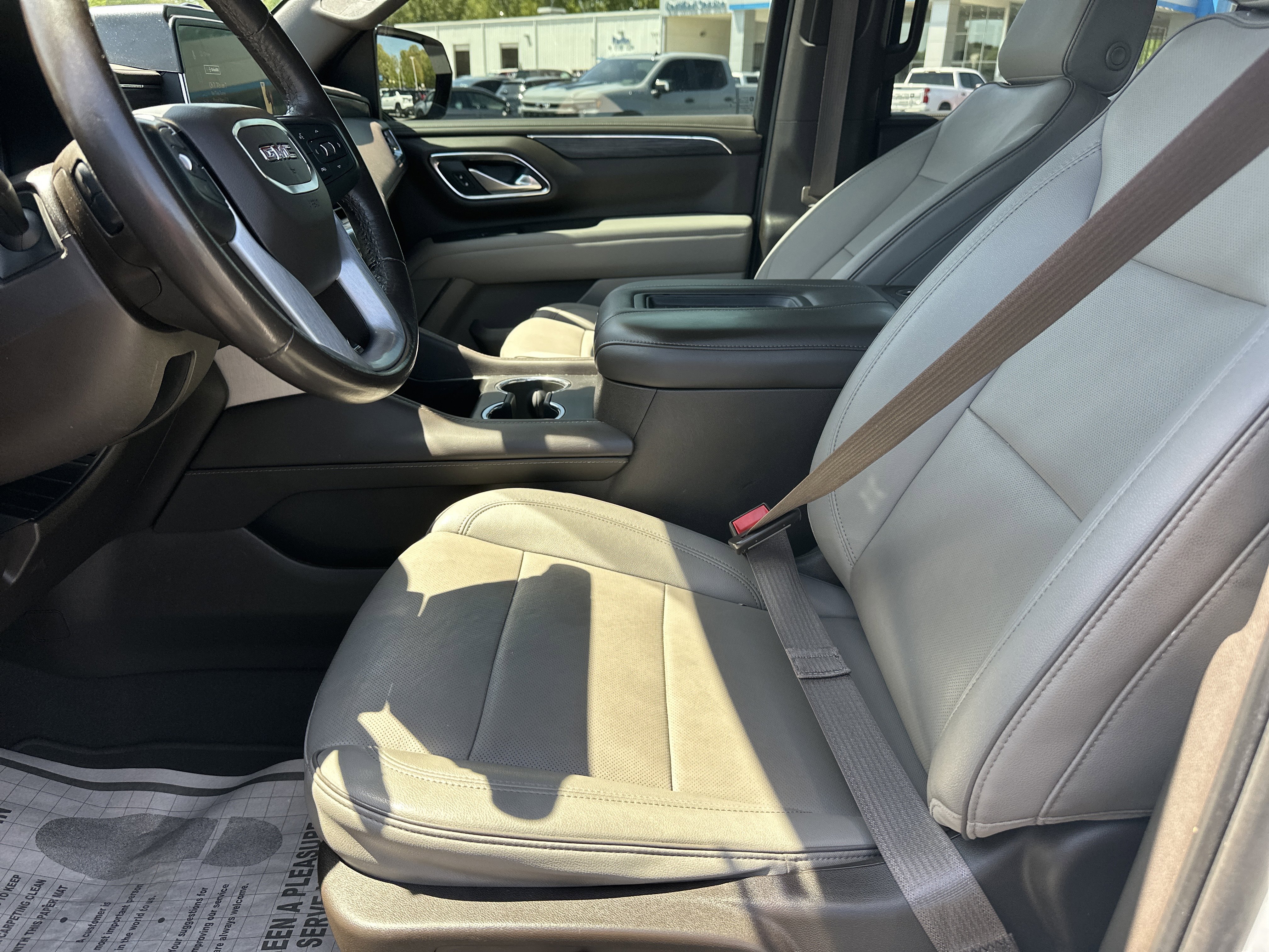 Used 2023 GMC Yukon XL SLT AWD/4WD image 10