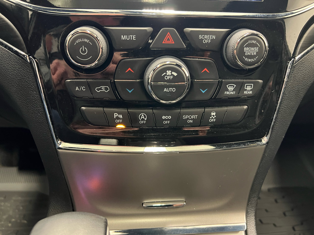 Used 2022 Jeep Grand Cherokee Limited image 21