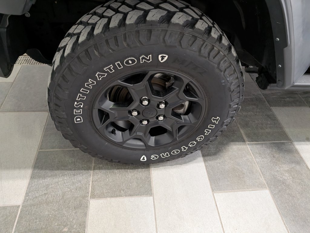 Used 2023 Jeep Wrangler Unlimited w/ Sun & Screen Package AWD/4WD image 7