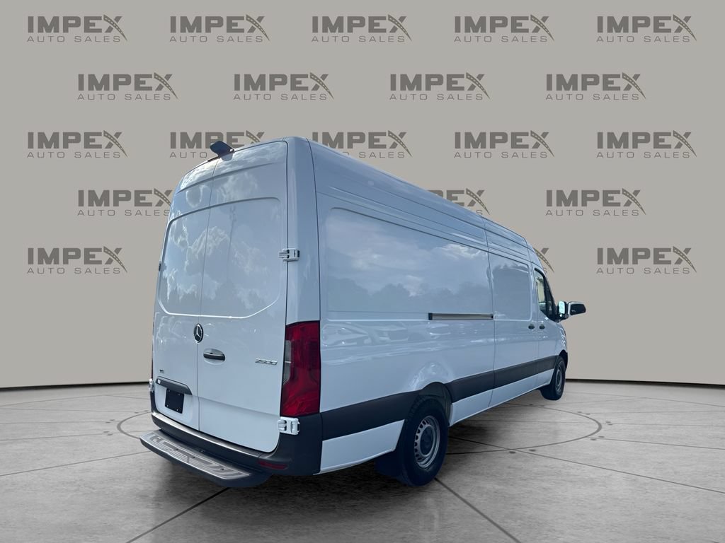 Used 2025 Mercedes-Benz Sprinter 2500 image 5