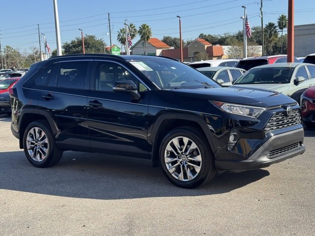 Used 2020 Toyota RAV4 XLE Premium image 4
