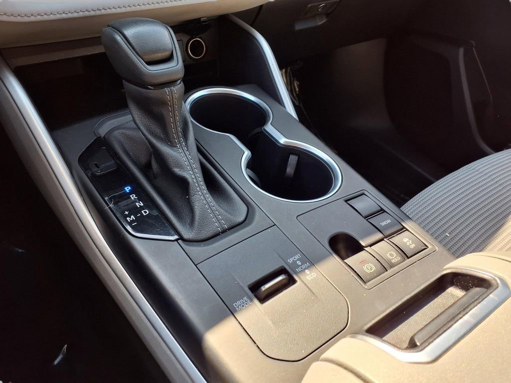 Used 2023 Toyota Highlander L image 11