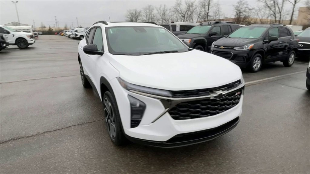 New 2026 Chevrolet Trax RS w/ Sunroof Package image 4