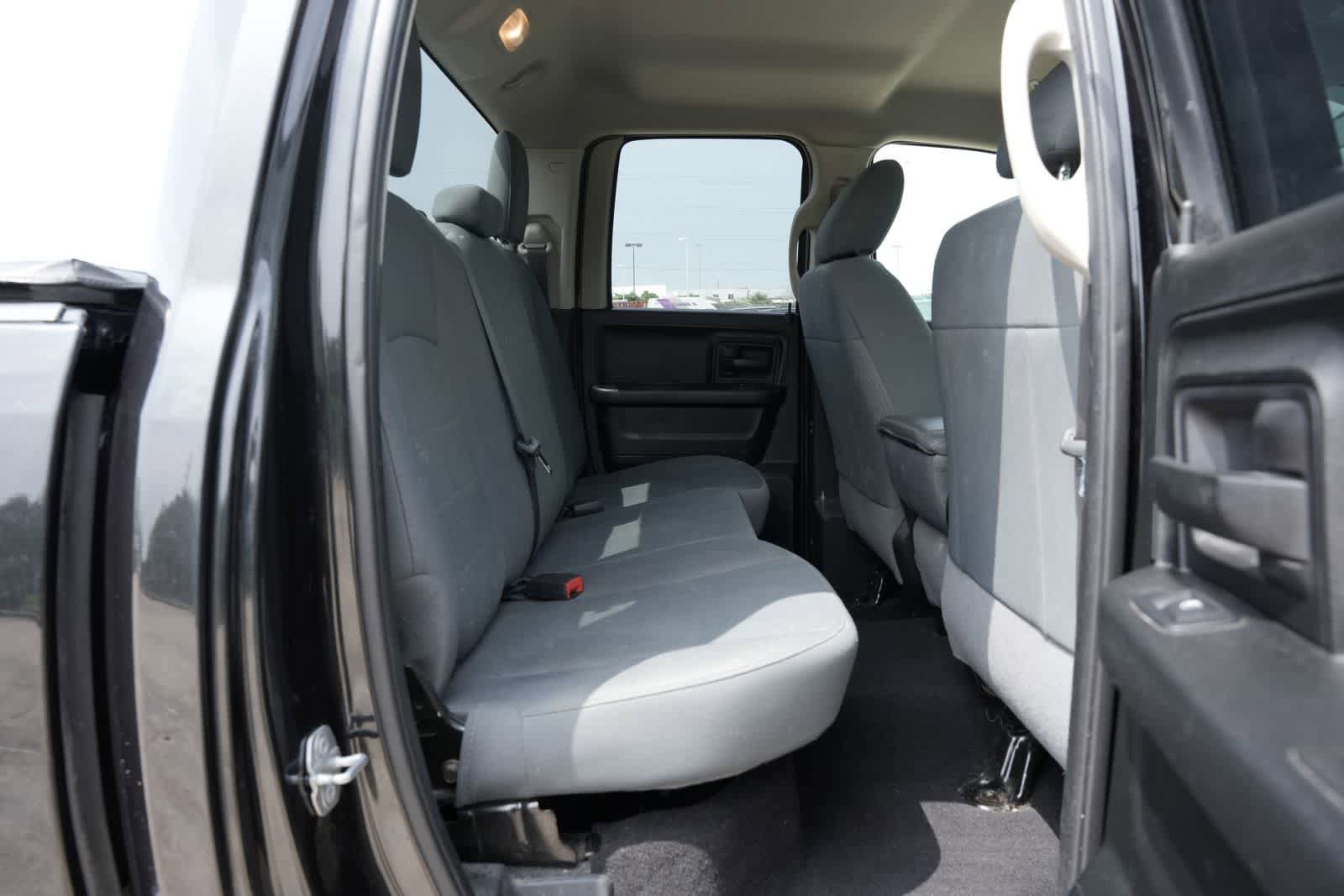 Used 2018 RAM 1500 Express w/ Black Ram 1500 Express Group AWD/4WD image 17