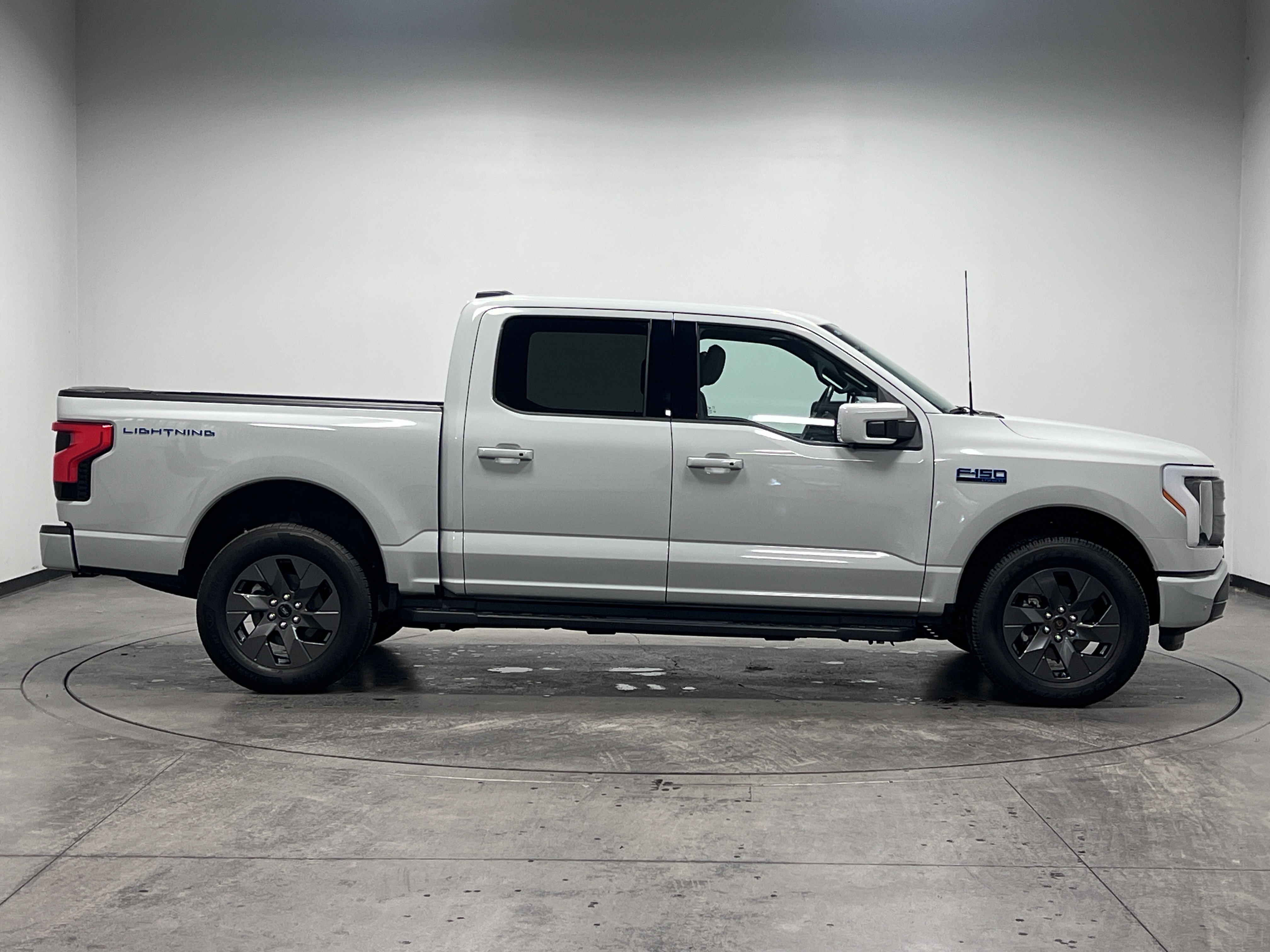 Used 2024 Ford F150 Lightning Lariat AWD/4WD image 9