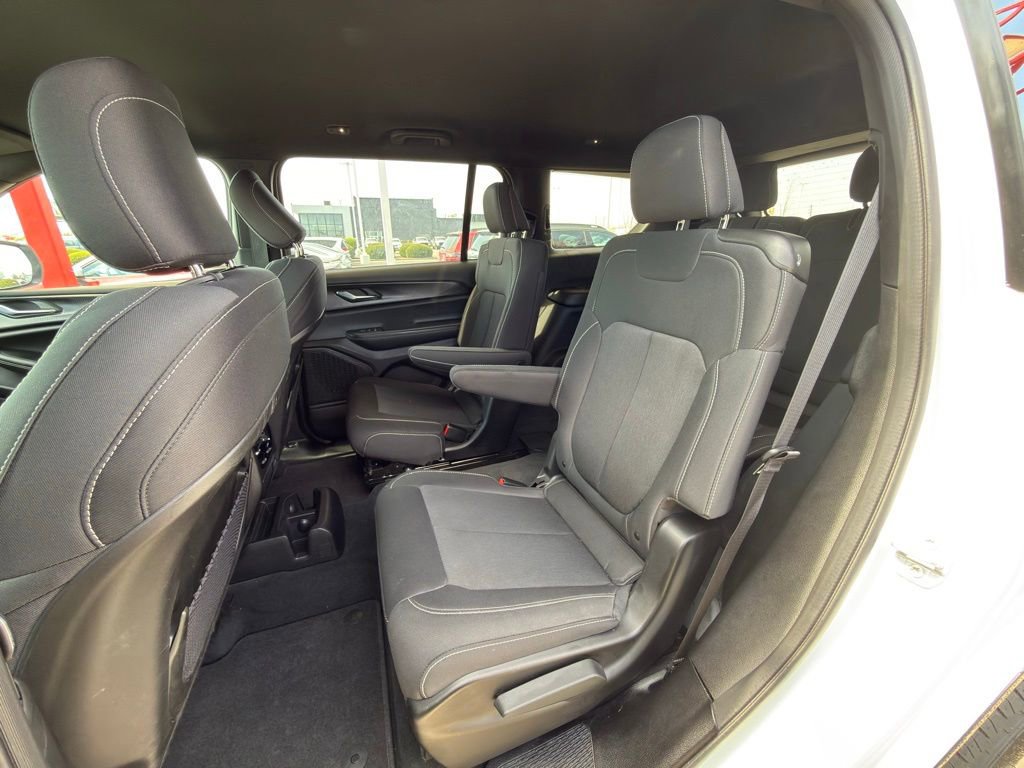 Certified 2025 Jeep Grand Cherokee L Laredo image 24