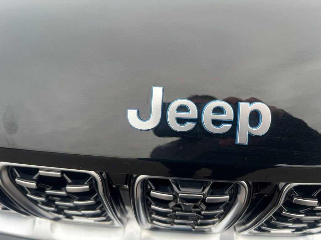 Used 2022 Jeep Grand Cherokee Summit w/ Advanced Protech Group IV image 29