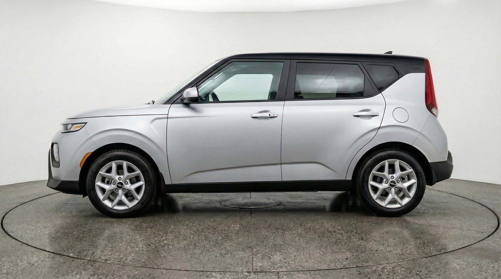 Used 2025 Kia Soul LX w/ LX Technology Package image 5