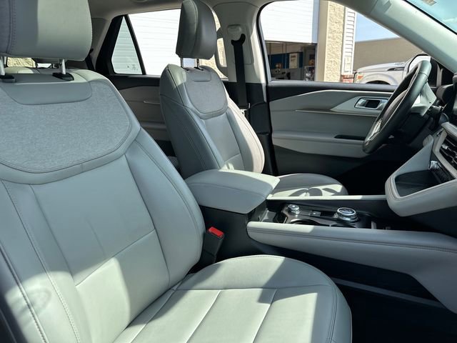Used 2025 Ford Explorer Active w/ Active Comfort Package AWD/4WD image 19