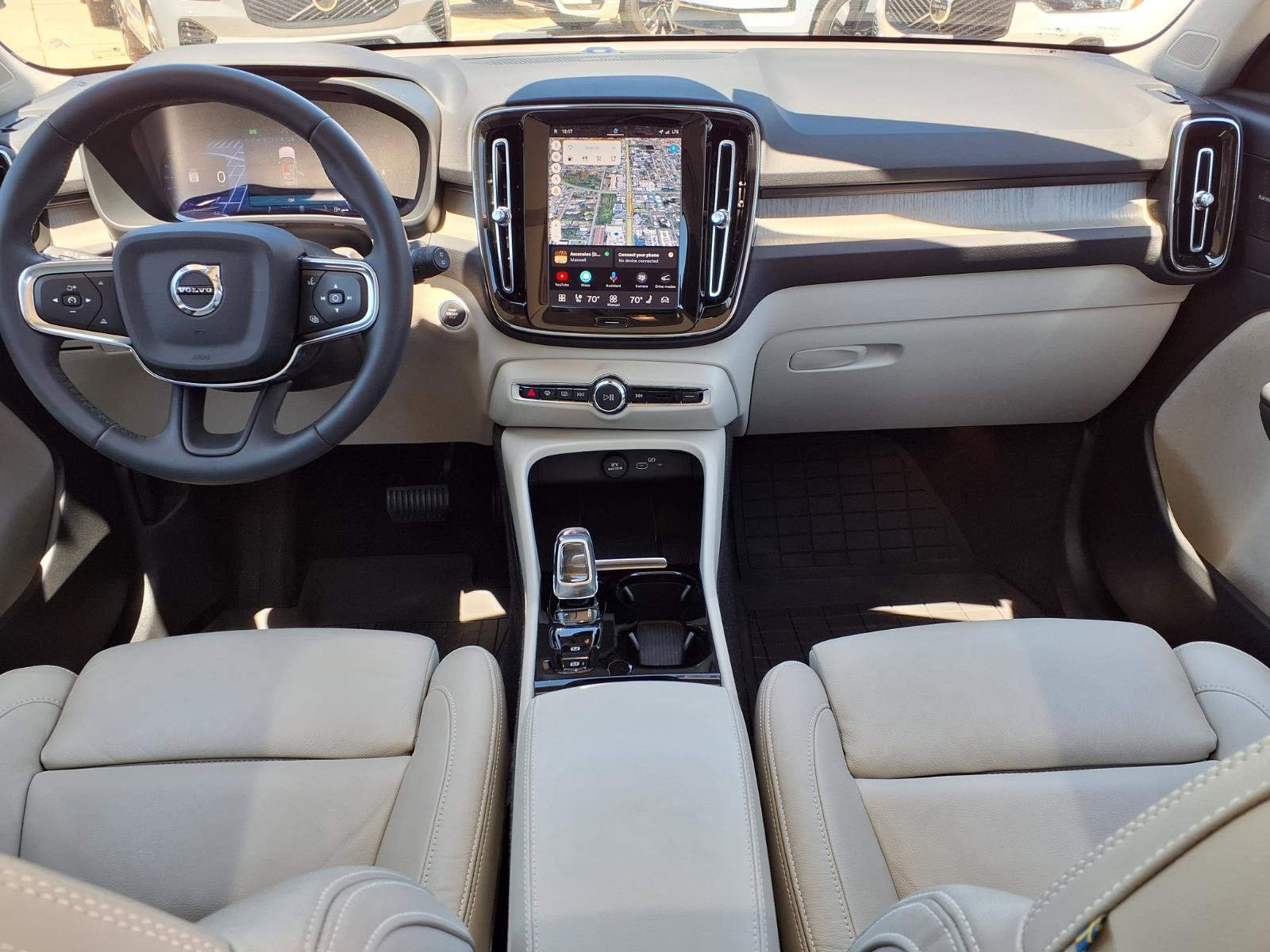 Certified 2023 Volvo XC40 B5 Ultimate w/ Protection Package Premier AWD/4WD image 17