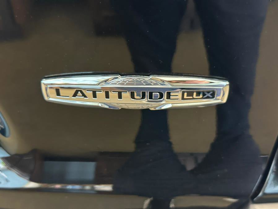 Used 2021 Jeep Cherokee Latitude Lux w/ Sun & Sound Group AWD/4WD image 28