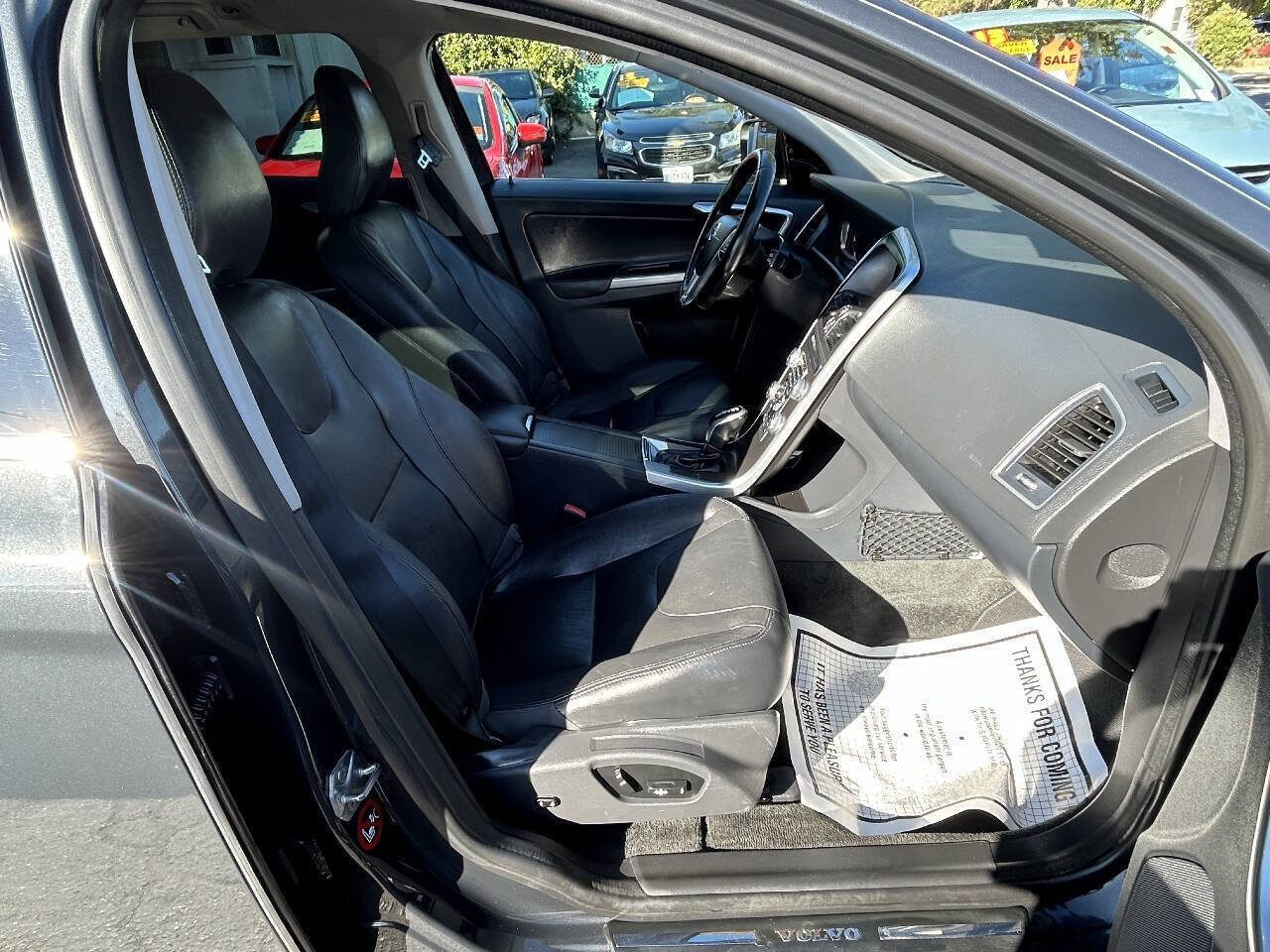 Used 2016 Volvo XC60 T5 Premier w/ Proximity Package FWD image 19