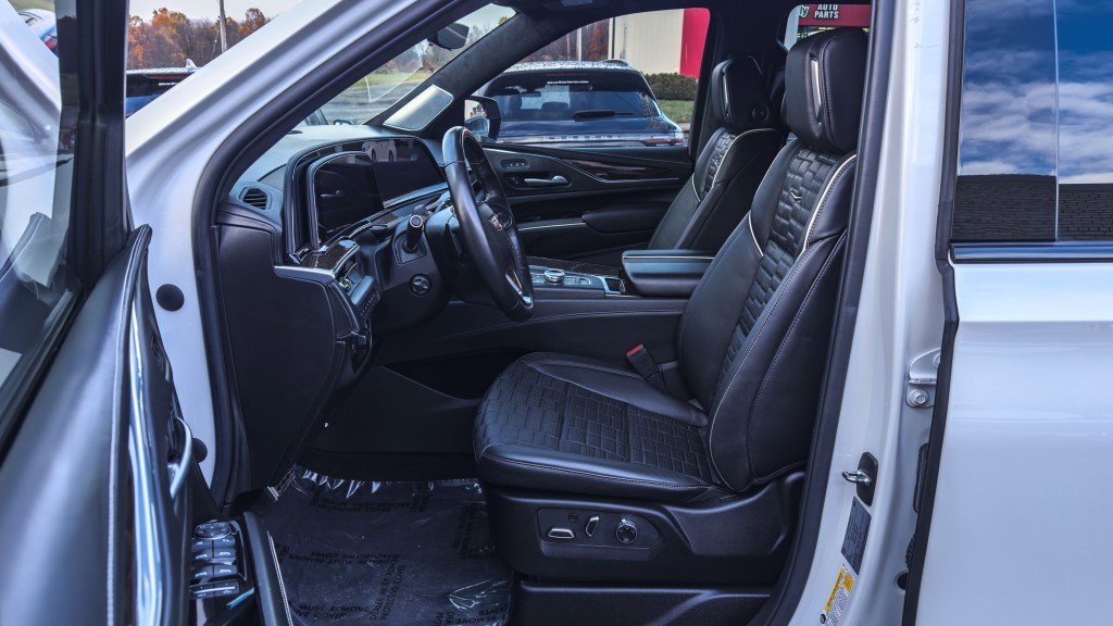 Used 2022 Cadillac Escalade ESV Sport Platinum w/ Heavy-Duty Trailer Package image 18