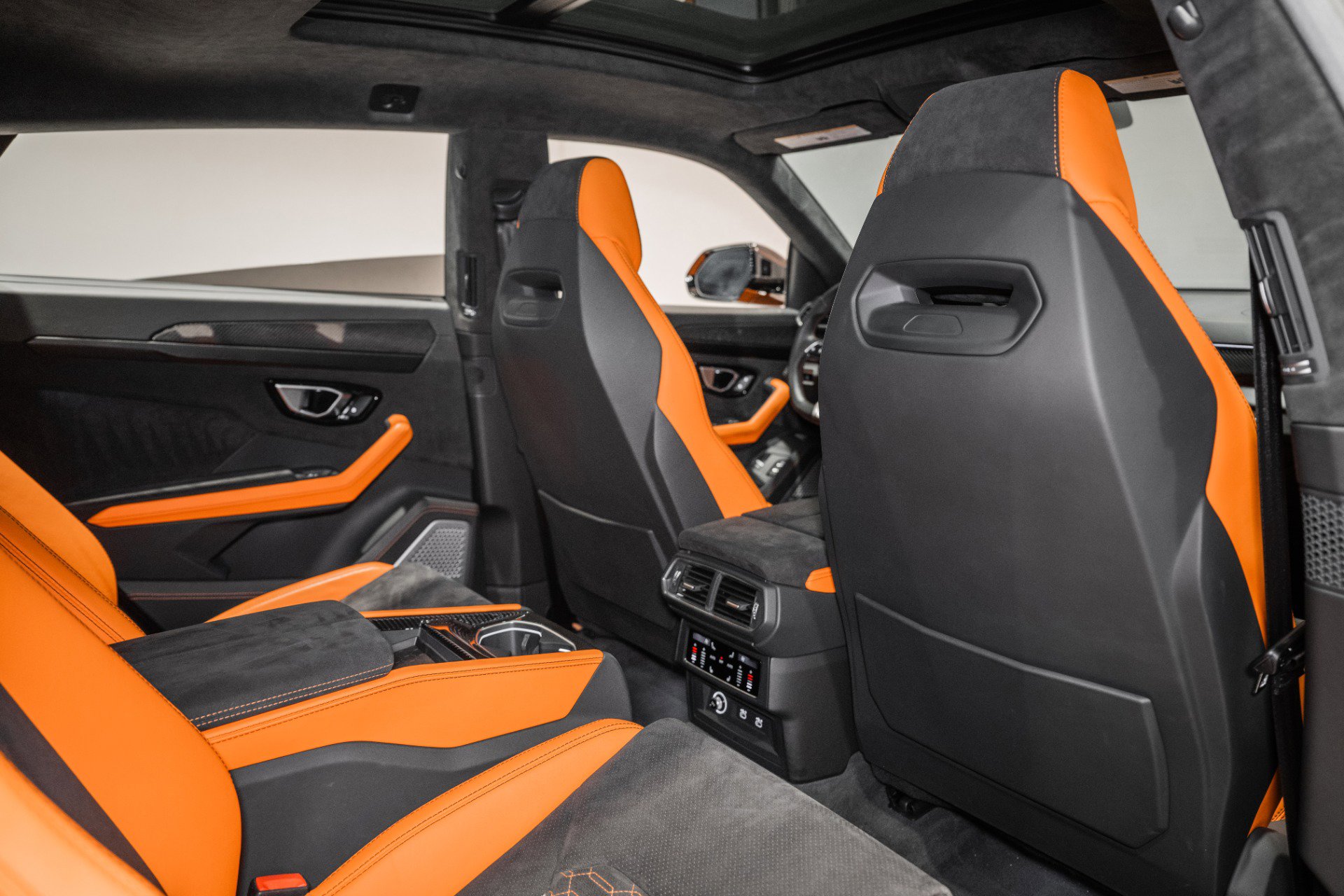 Used 2022 Lamborghini Urus image 23