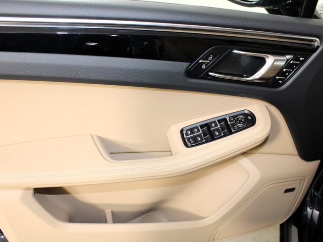 Used 2025 Porsche Macan image 19