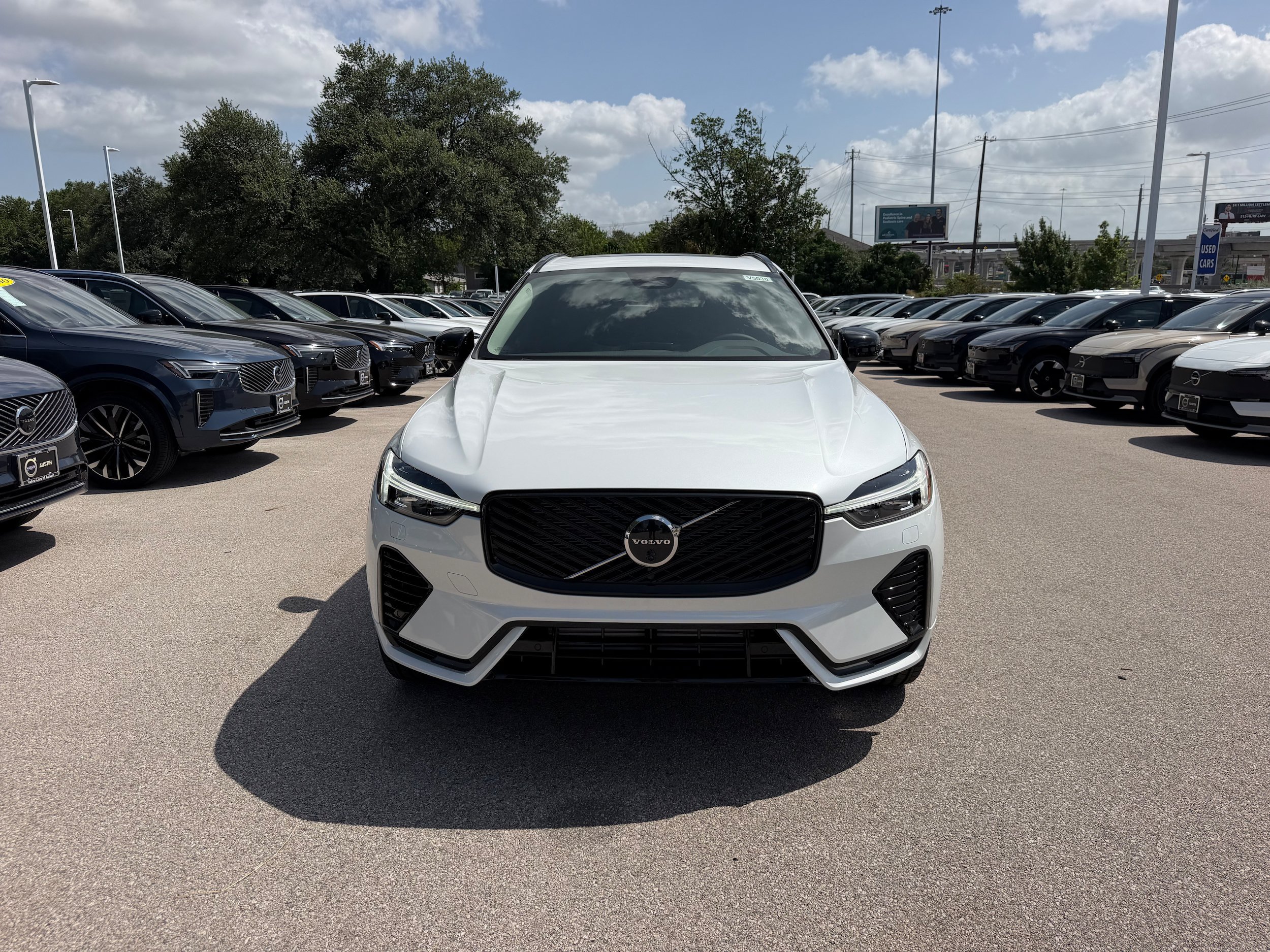 New 2026 Volvo XC60 T8 Plus w/ Climate Package AWD/4WD image 6