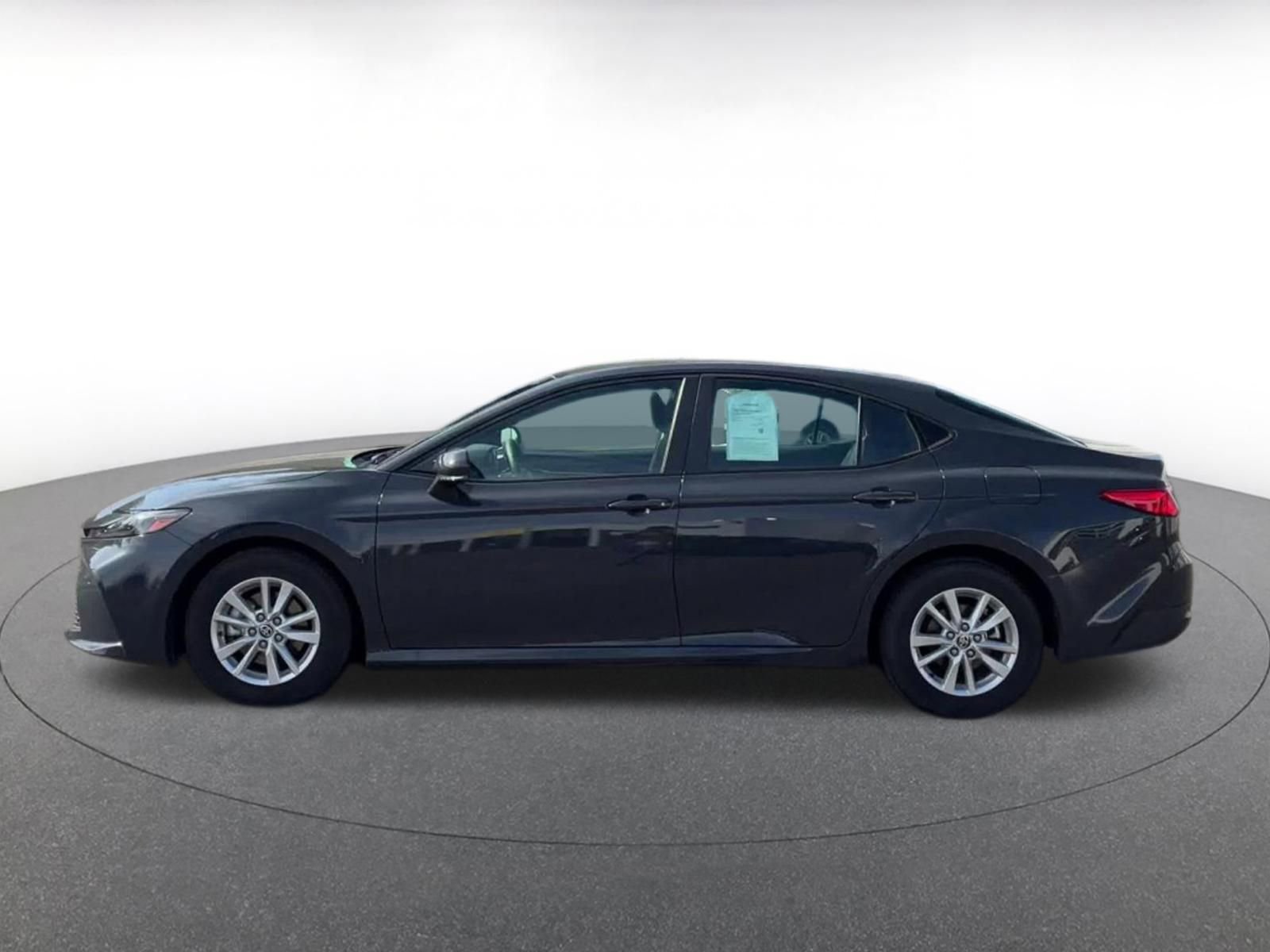 Used 2025 Toyota Camry LE image 9