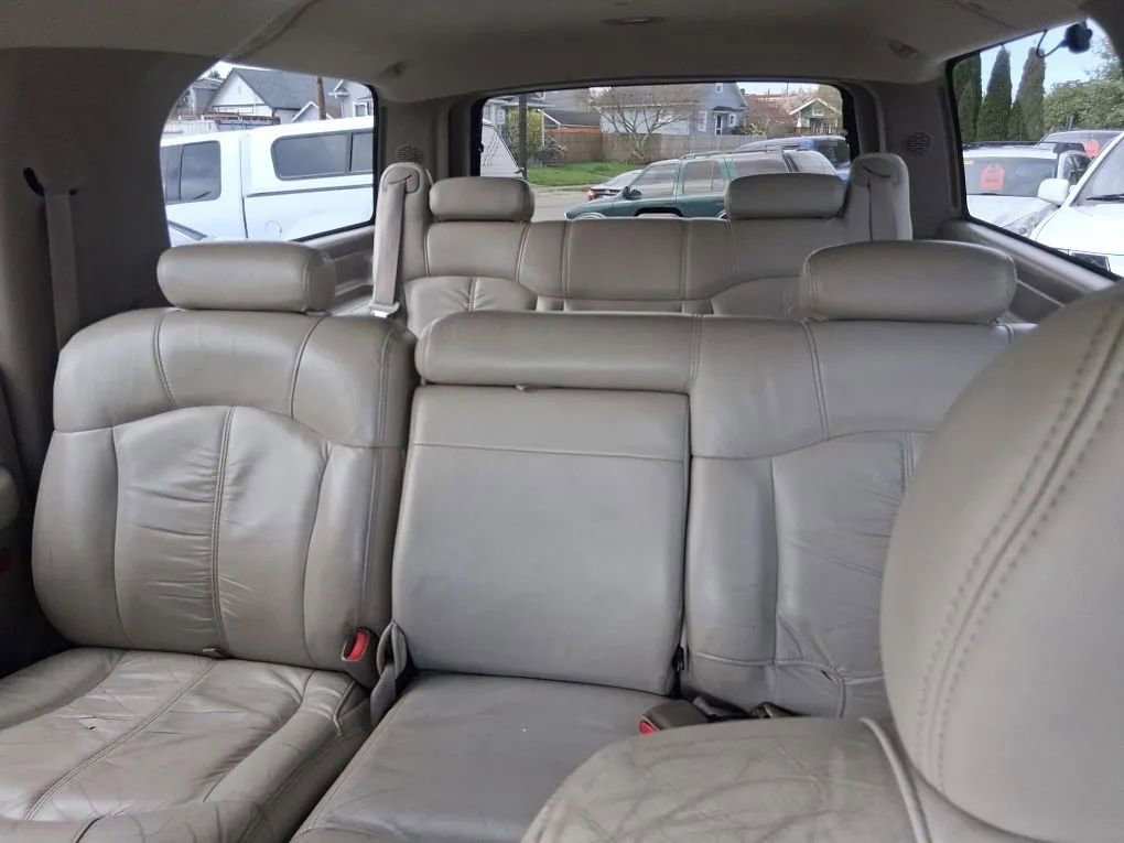Used 2001 Chevrolet Suburban LT w/ LT Preferred Equipment Group image 16