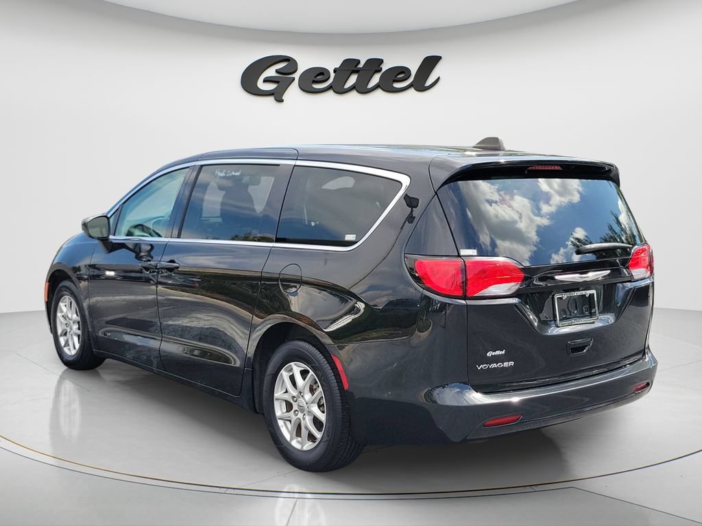 Used 2023 Chrysler Voyager LX FWD image 7