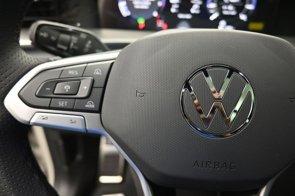 New 2026 Volkswagen Tiguan SE R-Line FWD image 15