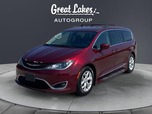Used 2017 Chrysler Pacifica Touring-L w/ Tire & Wheel Group FWD image 1