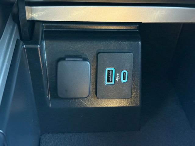 Used 2022 Ford Explorer XLT w/ Equipment Group 202A image 15