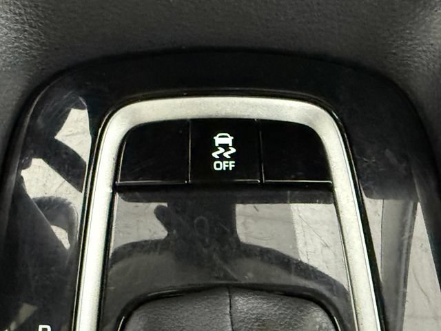 Used 2025 Toyota Corolla LE FWD image 18