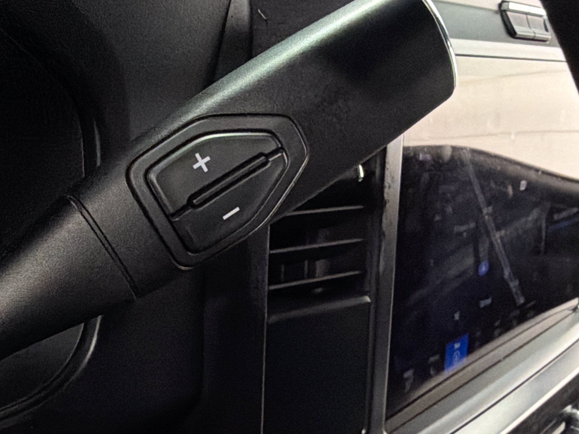 Used 2025 Ford F250 Lariat w/ Black Appearance Package AWD/4WD image 26