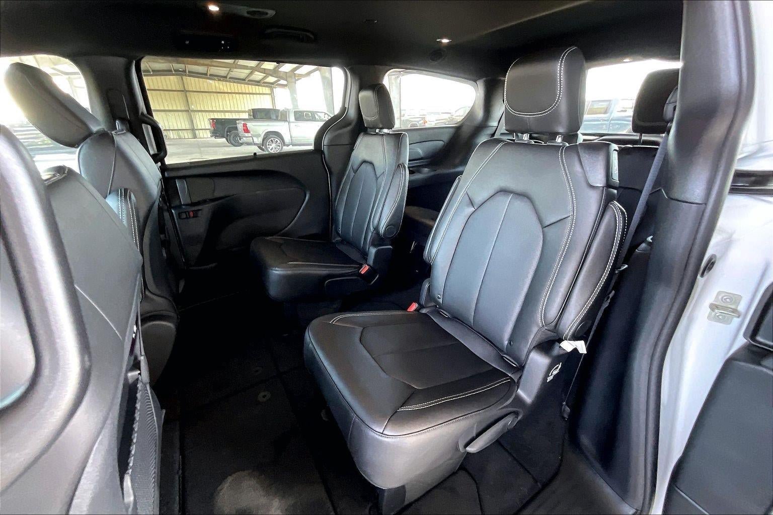 New 2027 Chrysler Pacifica Select FWD image 14
