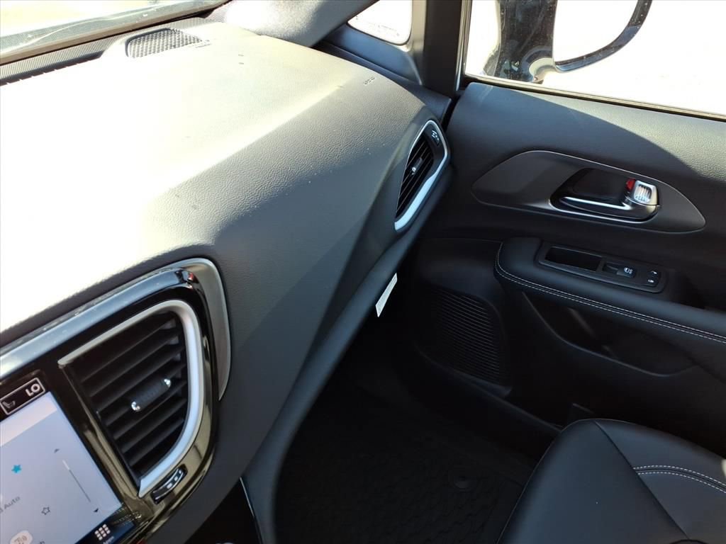 New 2026 Chrysler Voyager LX image 29