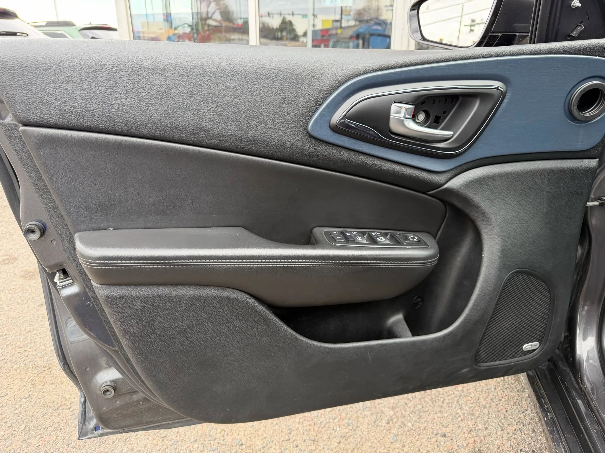 Used 2015 Chrysler 200 S w/ Navigation & Sound Group I image 12