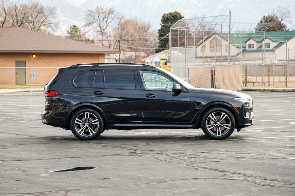 Used 2023 BMW X7 xDrive40i w/ M Sport Package image 4