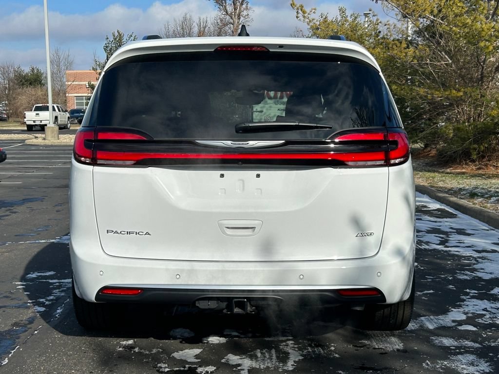 New 2025 Chrysler Pacifica Pinnacle w/ Trailer Tow Group AWD/4WD image 6