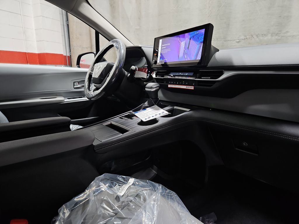 New 2026 Toyota Sienna XLE image 25