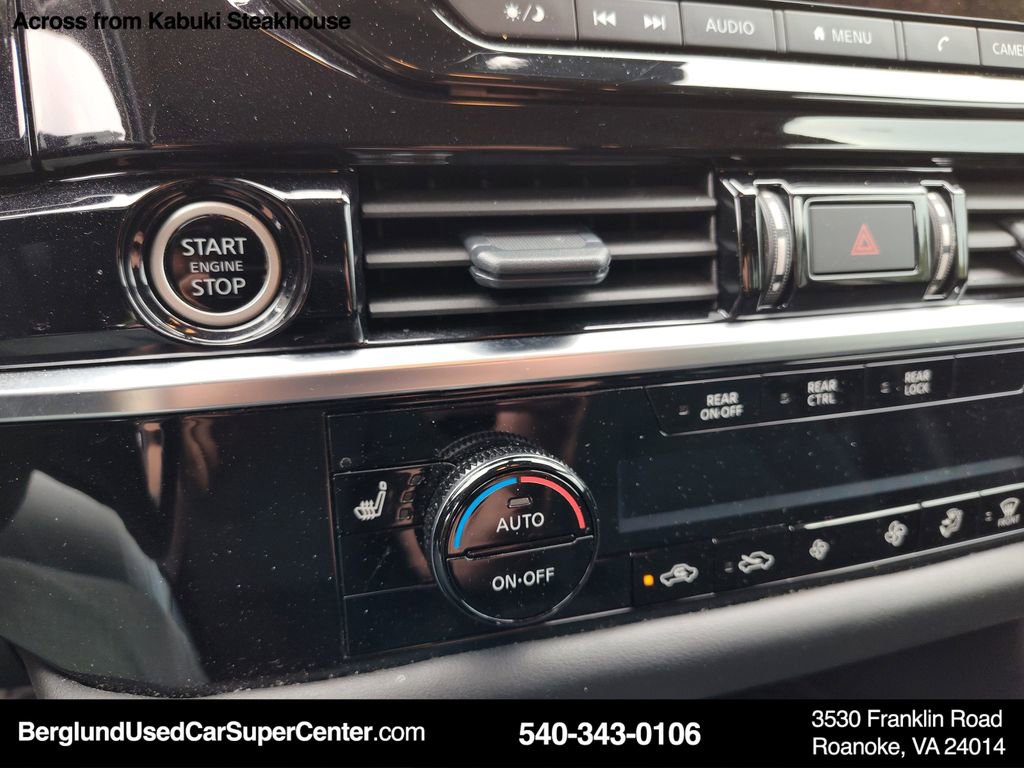 Used 2024 Nissan Pathfinder SV w/ SV Premium Package AWD/4WD image 32