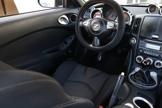 Used 2016 Nissan 370Z Coupe RWD image 17