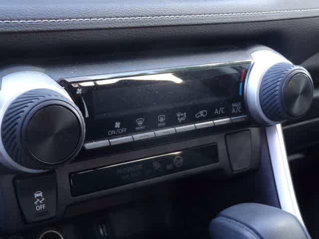 Used 2019 Toyota RAV4 LE w/ Carpet Mat Package FWD image 13